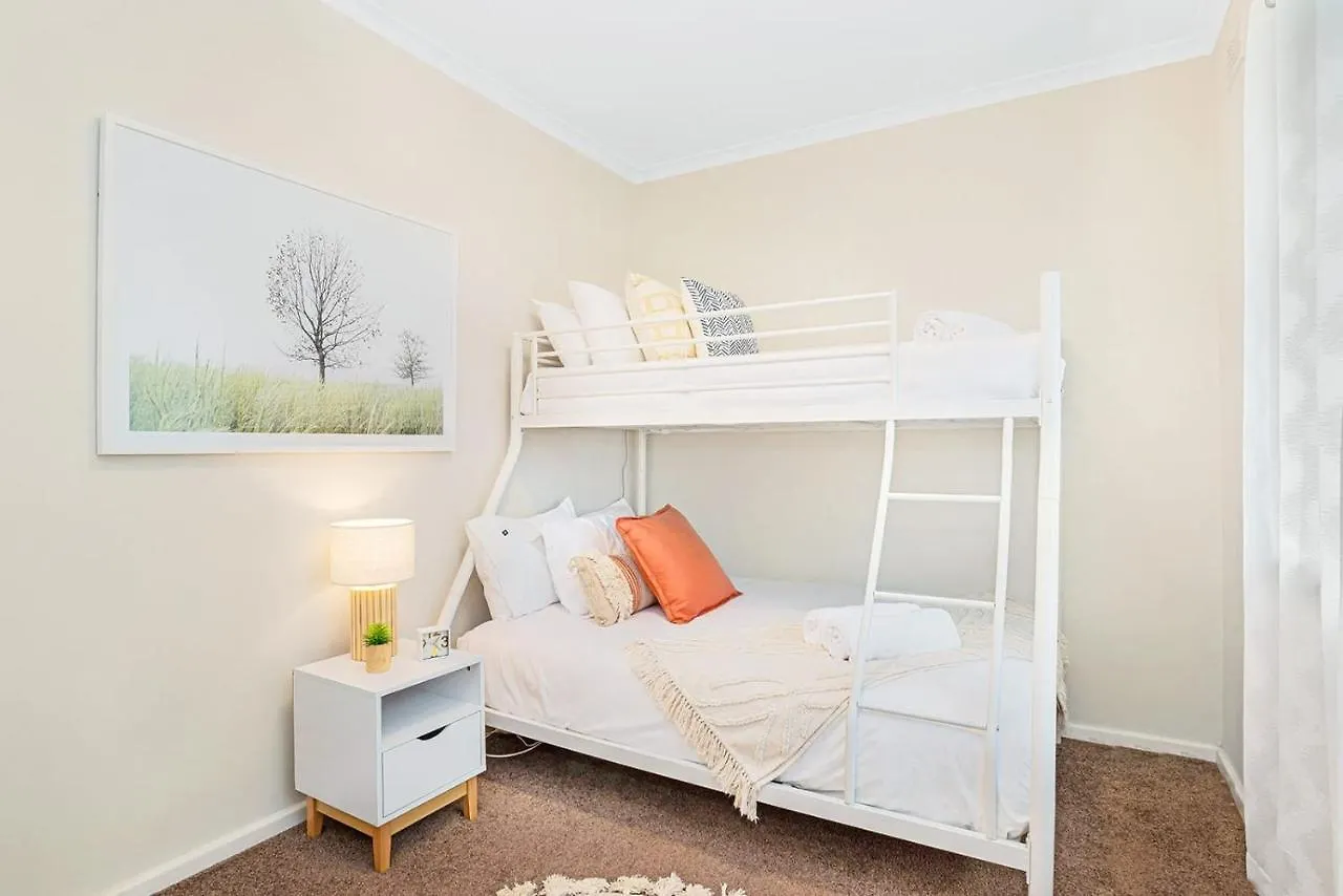 Broadway Getaway - 150 Metres To Beach Glenelg Apartment