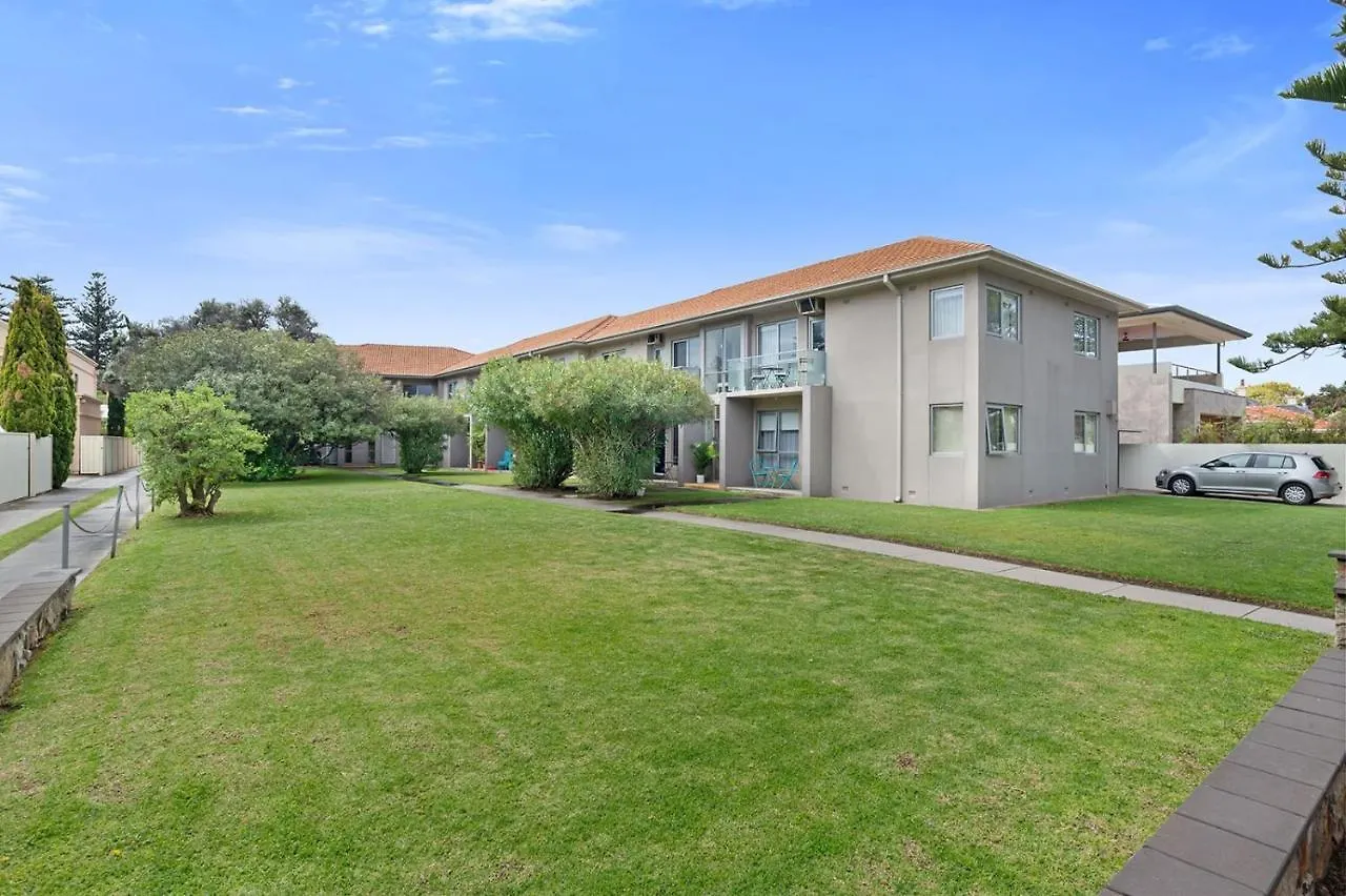 Broadway Getaway - 150 Metres To Beach Glenelg Apartment